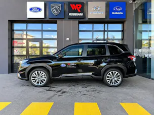 Subaru Forester 2.0i e-Boxer Luxury Lineartronic