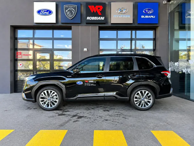 Subaru Forester 2.0i e-Boxer Luxury Lineartronic
