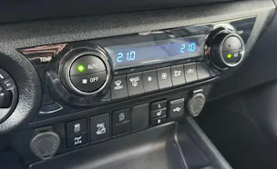 Toyota Hilux 2.8D-4D Invincible Double Cab 4x4 A
