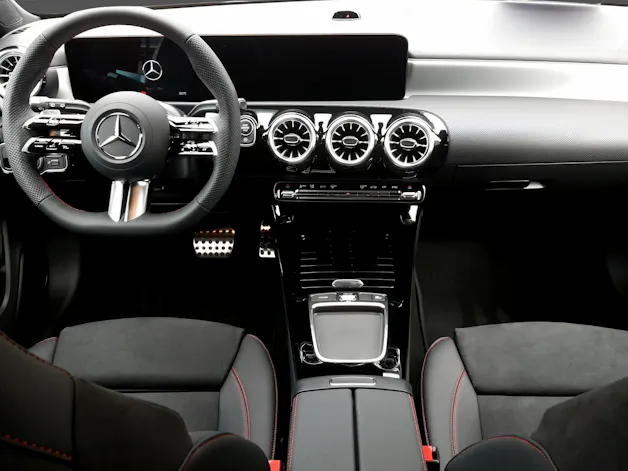 MERCEDES-BENZ A 250 4Matic AMG Line