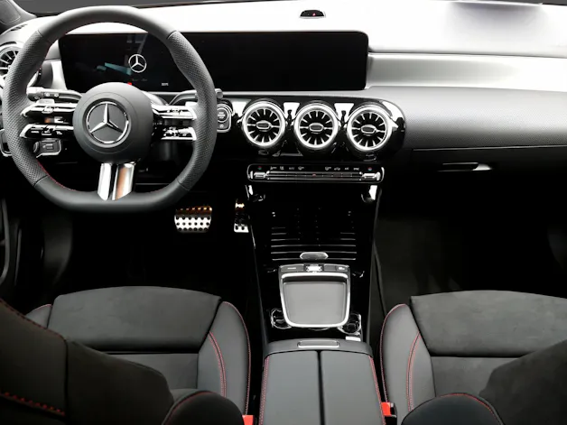 MERCEDES-BENZ A 250 4Matic AMG Line