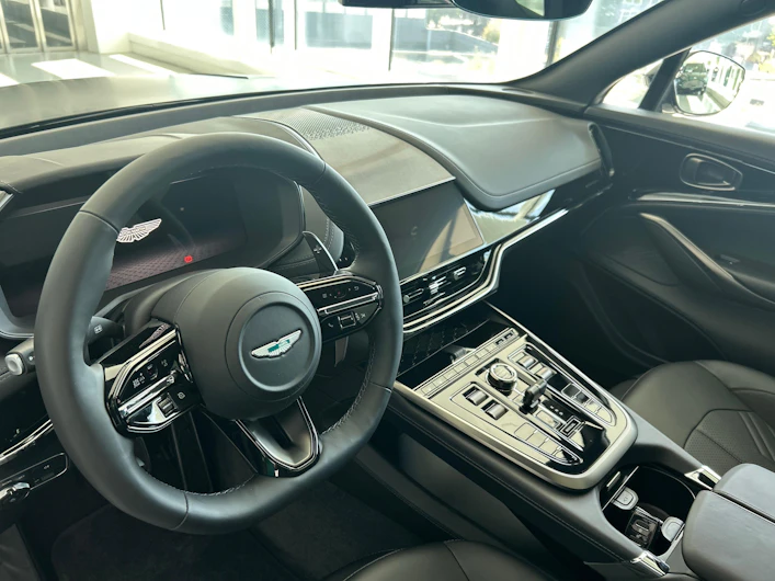 Fahrzeugbild ASTON MARTIN DBX