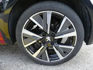 Peugeot 208 1.2 PureTech 130 GT EAT8