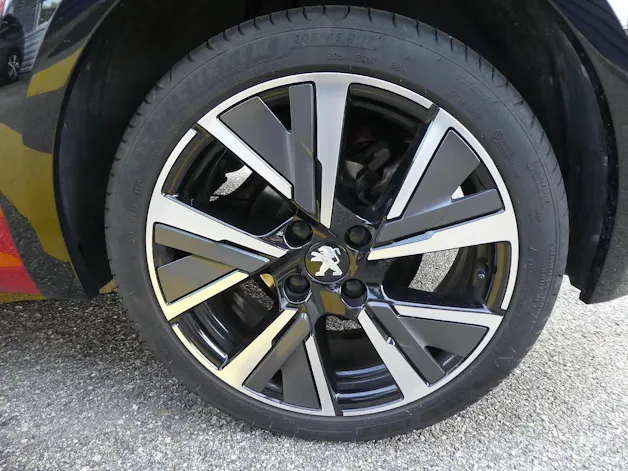 Peugeot 208 1.2 PureTech 130 GT EAT8