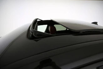 https://vehicle.imgix.net/4402745/b3e722a8-4d37-4b8a-8c72-c3886b366e16.jpg