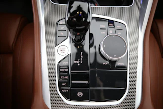 https://vehicle.imgix.net/4402745/e291763d-aa6b-4865-a2b9-6dcf91aa6e2a.jpg