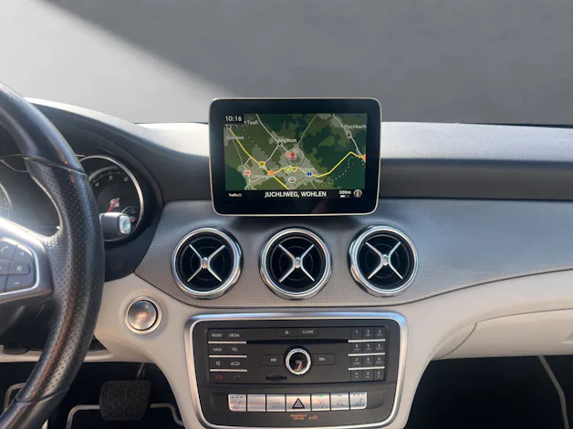 Mercedes-Benz GLA 200