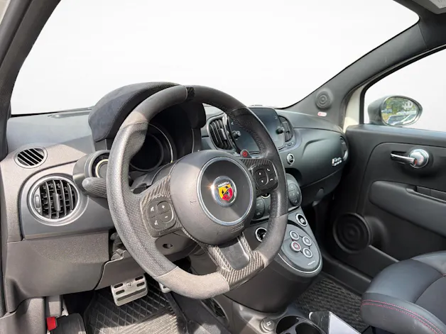 Fiat 695 Abarth 1.4 T-Jet 180