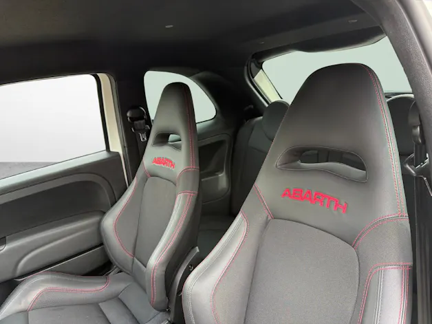 Fiat 695 Abarth 1.4 T-Jet 180