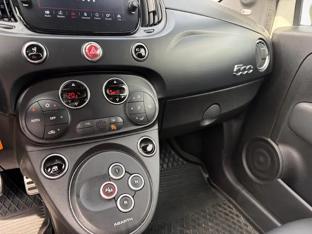 Fiat 695 Abarth 1.4 T-Jet 180