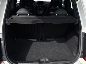 https://vehicle.imgix.net/4402926/c776c273-0597-4ef5-9f0b-9d3bf29a740d.jpg