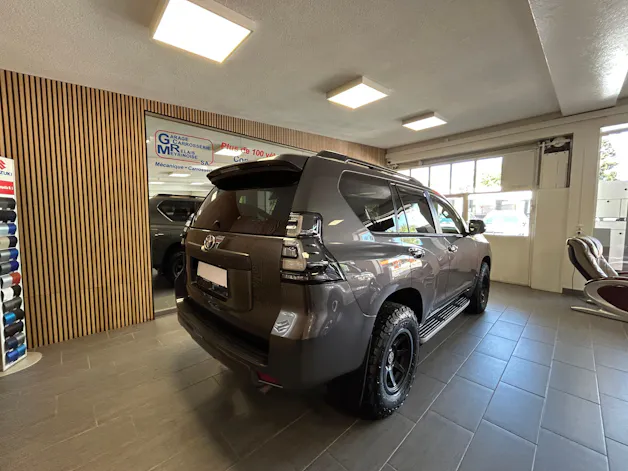 Toyota Land Cruiser 2.8 D 204 Invincible