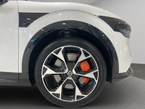 https://vehicle.imgix.net/4403027/06b82130-fb8a-4663-8596-64a79071f284.jpg