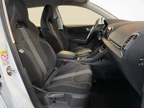 https://vehicle.imgix.net/4403034/de907a8b-3783-4bec-a28b-1cb5238f05f8.jpg