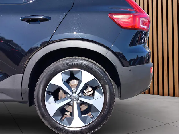 Volvo XC40 2.0 B3 MH Plus Dark