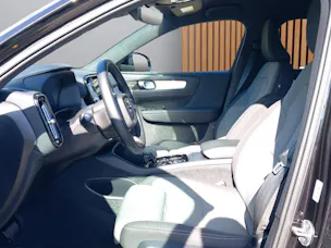 Volvo XC40 2.0 B3 MH Plus Dark