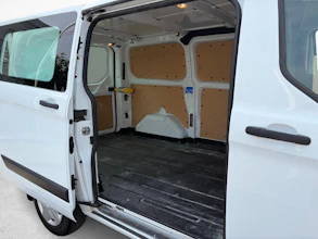 https://vehicle.imgix.net/4403143/a10309b4-f3ac-4cd5-b015-460d78a7f719.jpg