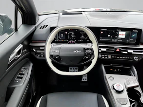 https://vehicle.imgix.net/4403179/0fca02d4-5663-45a2-9858-2e451b0201e6.jpg