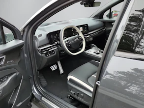 https://vehicle.imgix.net/4403179/71abea02-8481-445a-aede-44e370ab7865.jpg