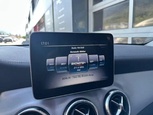 MERCEDES-BENZ CLA 220 AMG Line 4m Shooting Brake