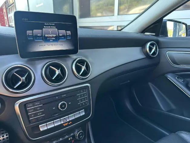 MERCEDES-BENZ CLA 220 AMG Line 4m Shooting Brake