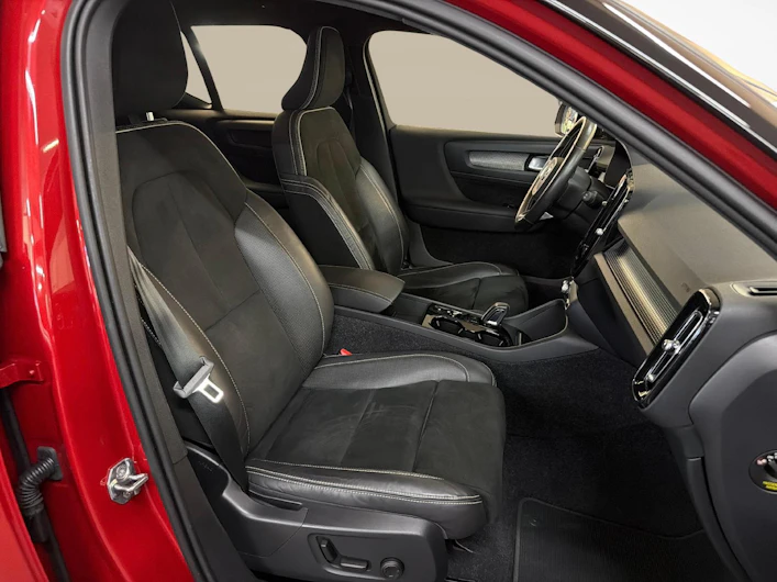immagine del veicolo VOLVO XC40