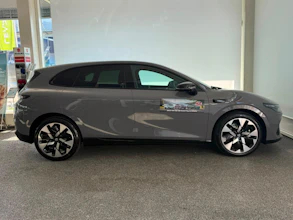 https://vehicle.imgix.net/4403617/389cb351-d5f5-4d1d-a778-29f75b625223.jpg