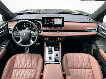 MITSUBISHI OUTLANDER 9