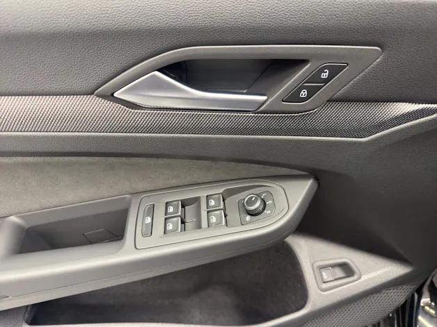 VW Golf VIII Variant 1.5 eTSI R-Line DSG
