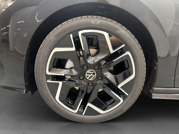VW Golf VIII Variant 1.5 eTSI R-Line DSG