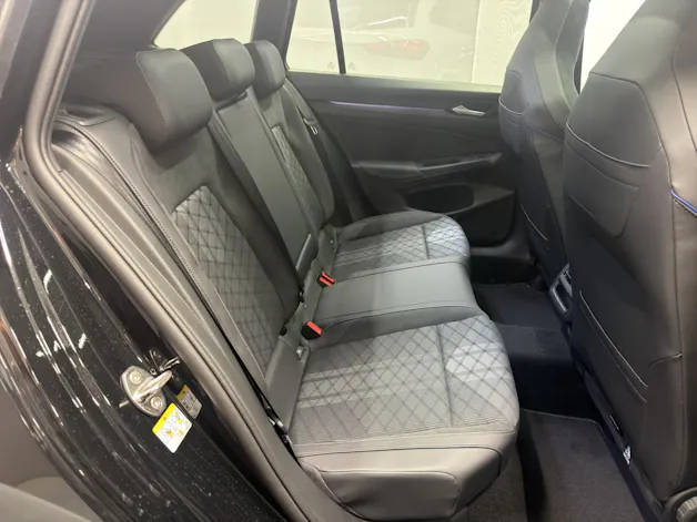 VW Golf VIII Variant 1.5 eTSI R-Line DSG