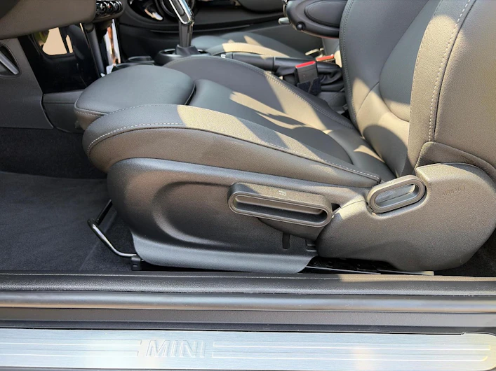 image du véhicule MINI CABRIO