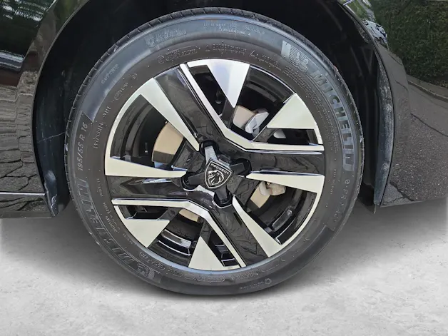 Peugeot 208 1.2 Hybrid Allure Premium