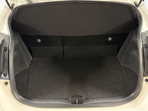 https://vehicle.imgix.net/4404100/79ed3bdb-7335-4452-816e-0a25b6b8b401.jpg