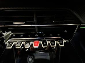 Fahrzeugbild PEUGEOT 208 e-GT