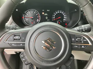 Suzuki Swift 1.2 Sakura Hybrid