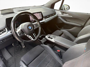 https://vehicle.imgix.net/4404352/c60f601f-b67c-405c-a932-13fb192b56b1.jpg