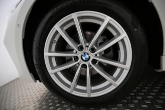 https://vehicle.imgix.net/4404432/a6d3933d-594c-482c-9980-f6d4cf8d6224.jpg
