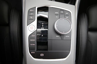 https://vehicle.imgix.net/4404432/d4f53acc-2a7e-467b-bc79-73e6621d958c.jpg