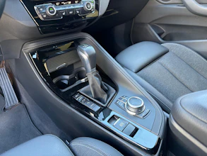 https://vehicle.imgix.net/4404554/90c71442-3817-4308-ab4d-1a86134edb02.jpg
