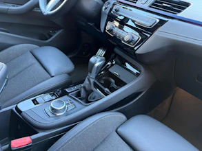 https://vehicle.imgix.net/4404554/fa317162-4f2a-4a26-bba1-b6dd9a9ac7dd.jpg