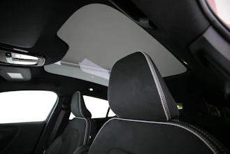 https://vehicle.imgix.net/4404636/f84bd4a2-3848-4565-8ca3-796fb611959b.jpg