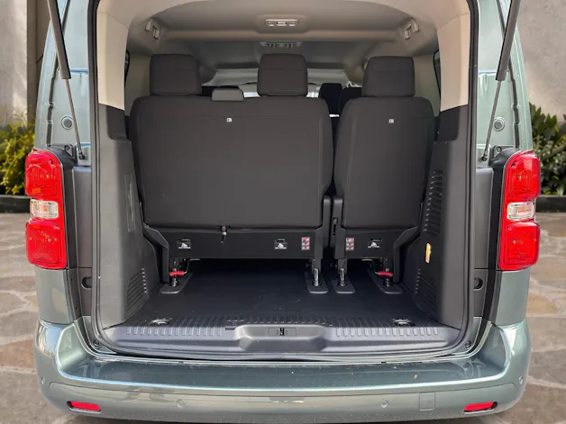 Peugeot Traveller Standard 2.2 BlueHDi 180  Family Edition S/S