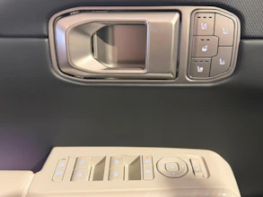 https://vehicle.imgix.net/4404856/3830f051-3645-4f86-b2e6-63bc618b4c78.jpeg