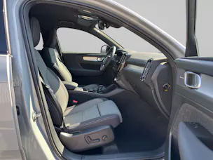 VOLVO XC40 2.0 B4 MH Plus Dark