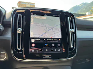 VOLVO XC40 2.0 B4 MH Plus Dark