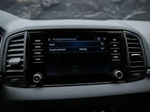 Škoda Karoq 1.5 TSI Selection DSG *Sitzheizung*Lenkradheizung*Rückfahrkamera*