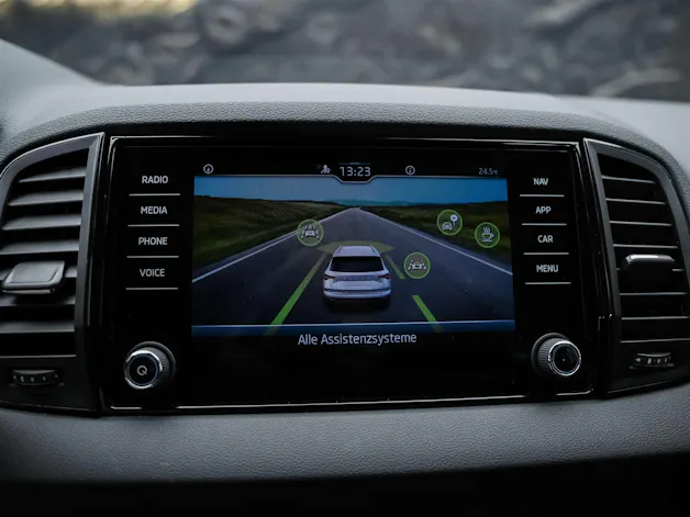 Škoda Karoq 1.5 TSI Selection DSG *Sitzheizung*Lenkradheizung*Rückfahrkamera*