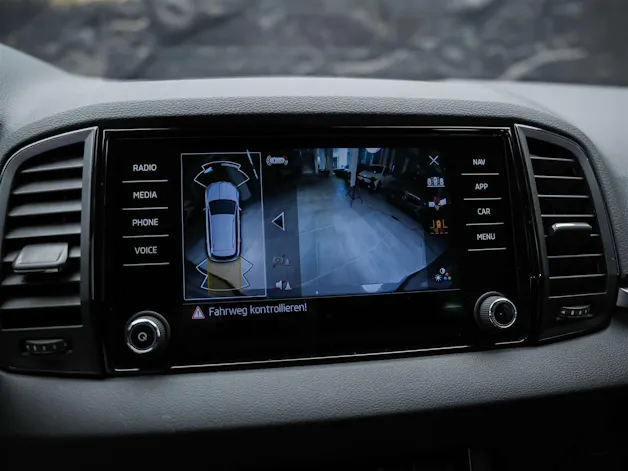 Škoda Karoq 1.5 TSI Selection DSG *Sitzheizung*Lenkradheizung*Rückfahrkamera*