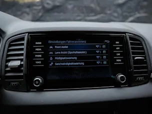 Škoda Karoq 1.5 TSI Selection DSG *Sitzheizung*Lenkradheizung*Rückfahrkamera*